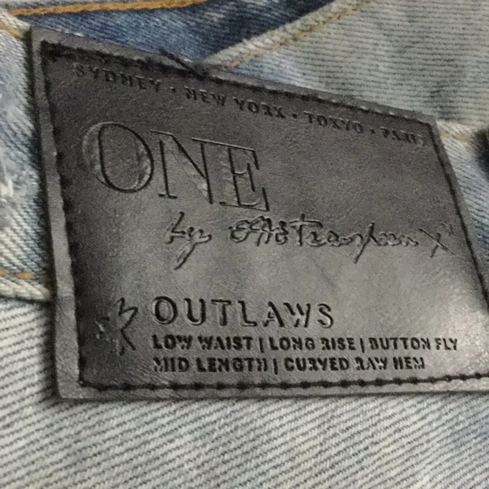 One Teaspoon Blue Hart Outlaw Shorts 25 Runs BIG